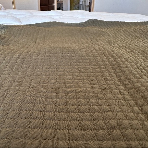 Nobull Women's Quilted Crew Pullover Arm Green - Picture 2 of 9